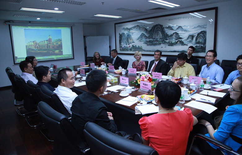 2015年11月与犹他州市长关于国际学校项目合作会议