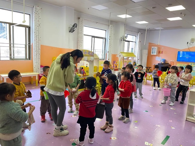 “辞旧迎新”大扫除活动  |  佛山市南海区大沥毓秀幼儿园